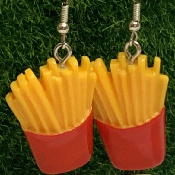 French Fry Earring, Fry Earring, Gift Idea, Funny Food Earring, Silly Earring - Picture 4 of 4
